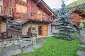 ALTIDO Big Flat for 6 with Backyard and Parking in Courmayeur Courmayeur